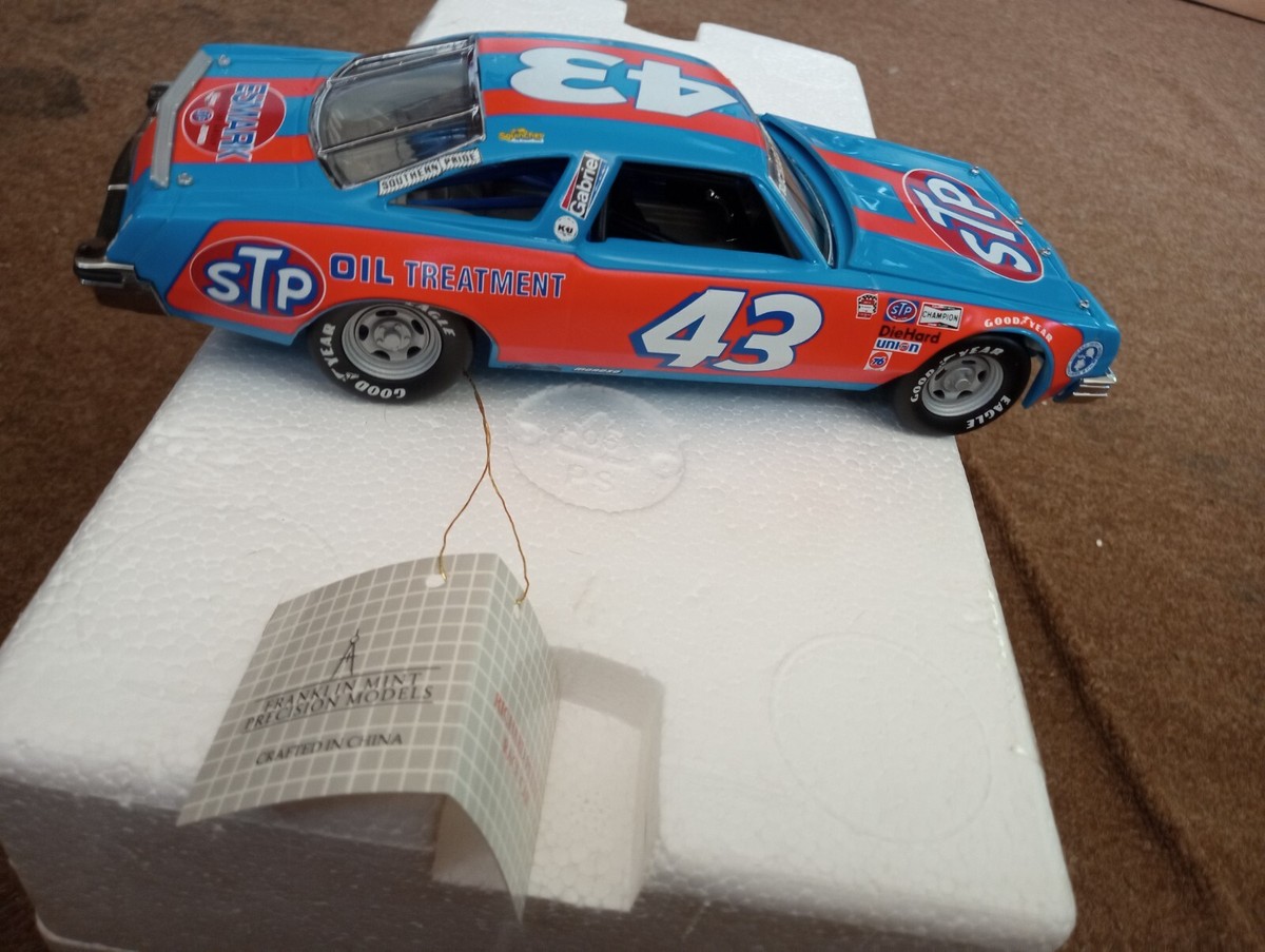 Franklin Mint 1992 Pontiac Grand Prix 1/24 Scale Richard Petty #43