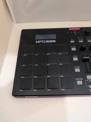 AKAI PROFESSIONAL MPD226 - 16-PAD USB STUDIO CONTROLLER INTERFACE