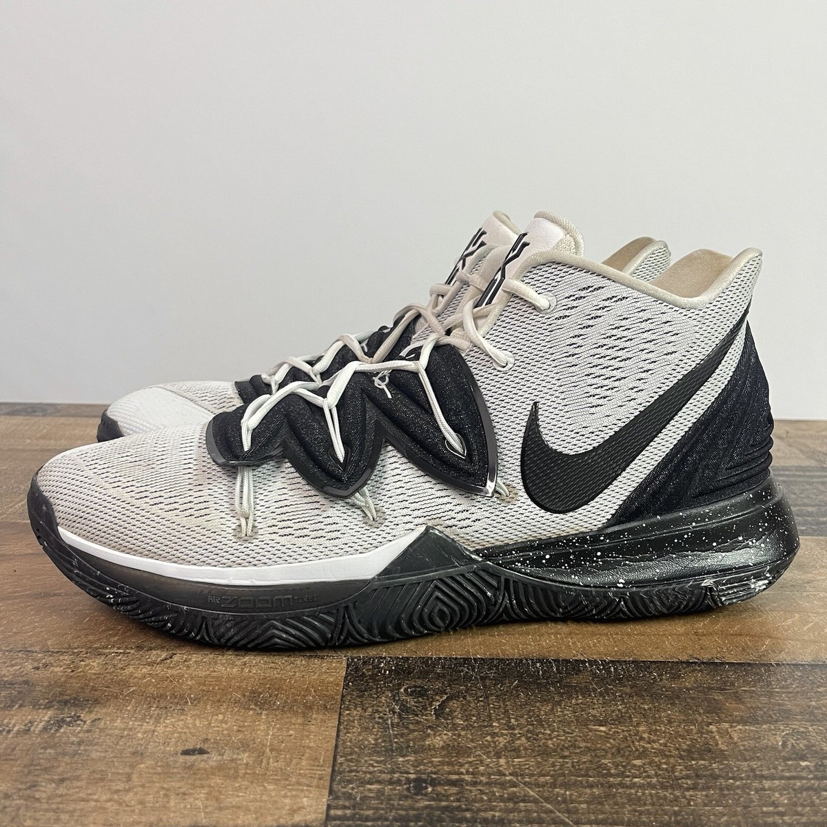 Nike Kyrie 5 Oreo Size 15 Mens Grey Black White 2019 AO2918-100
