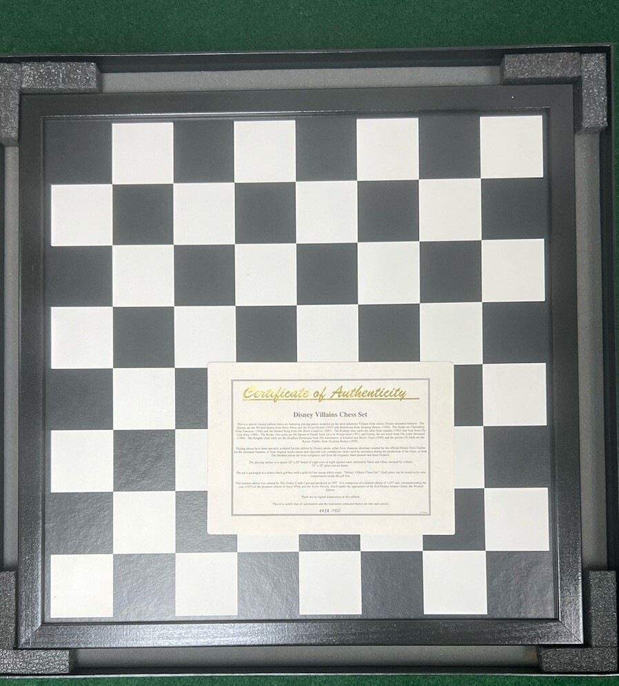 1997 WALT DISNEY LIMITED EDITION VILLAINS Maleficent CHESS SET 26
