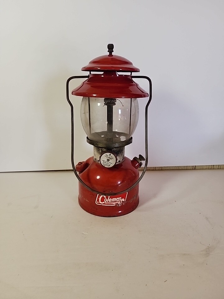 VINTAGE COLEMAN 200A SINGLE MANTEL LANTERN RED - May 1965
