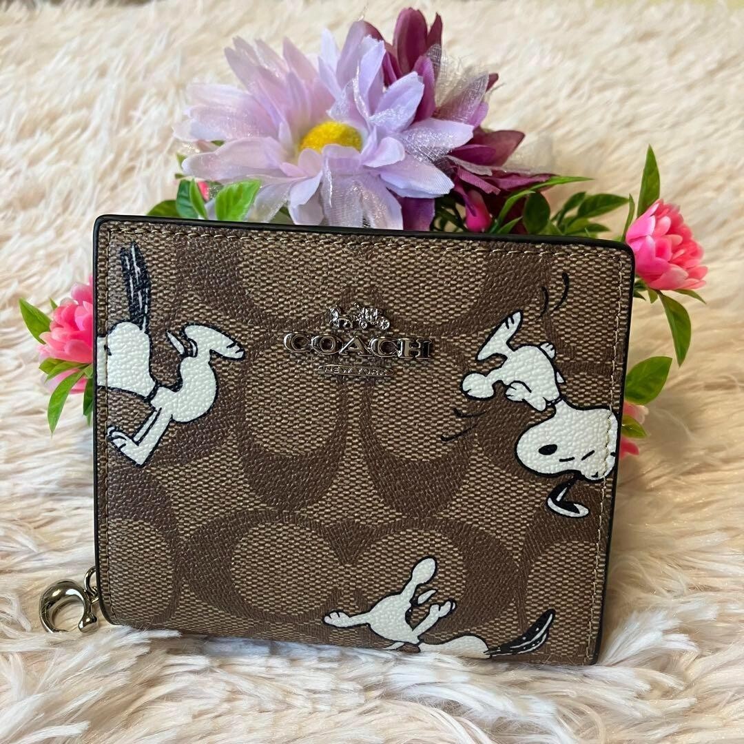 COACH x PEANUTS Snoopy Print Signature Snap Wallet Limited pattern
