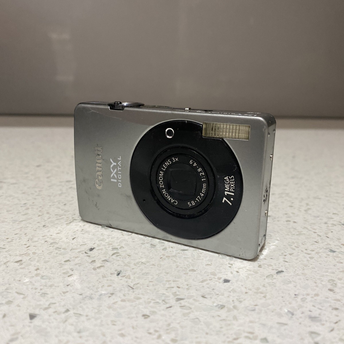 デジタルカメラ Canon IXY DIGITAL 70 IXY DIGITAL 70の製品画像