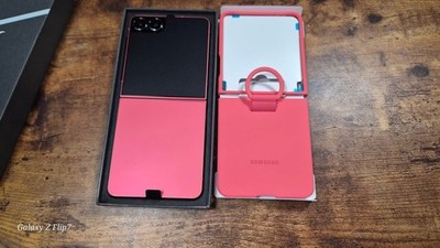Samsung Galaxy Z Flip 7 - 256 GB - Coralred (Unlocked) for sale