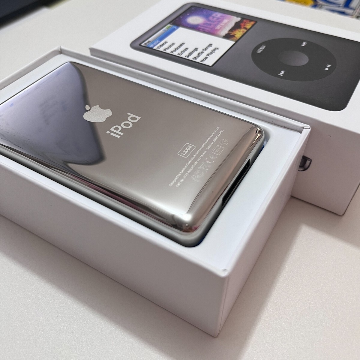 🎉New Apple iPod Classic 7th Generation Silver (160GB) Sealed