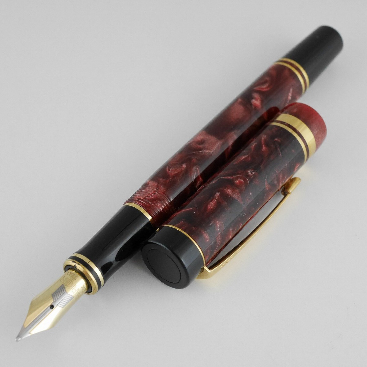 Parker Duofold Marble Red International Fountain Pen M (used) with