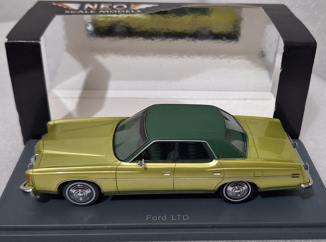 Ford USA LTD 1973 Galaxy Met Yellow Green 1:43 Neo NEO44236 Resin