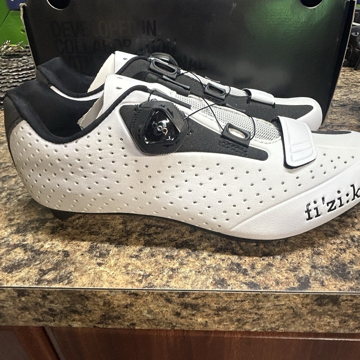 Fi'zi:k Tempo Overcurve R5 Road Bike Shoe Men's White Black Boa
