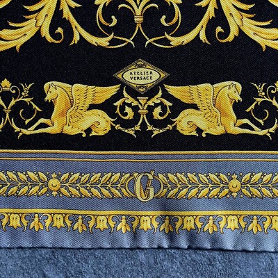 GIANNI VERSACE silk neck scarf Baroque w/ Medusa pattern size 17