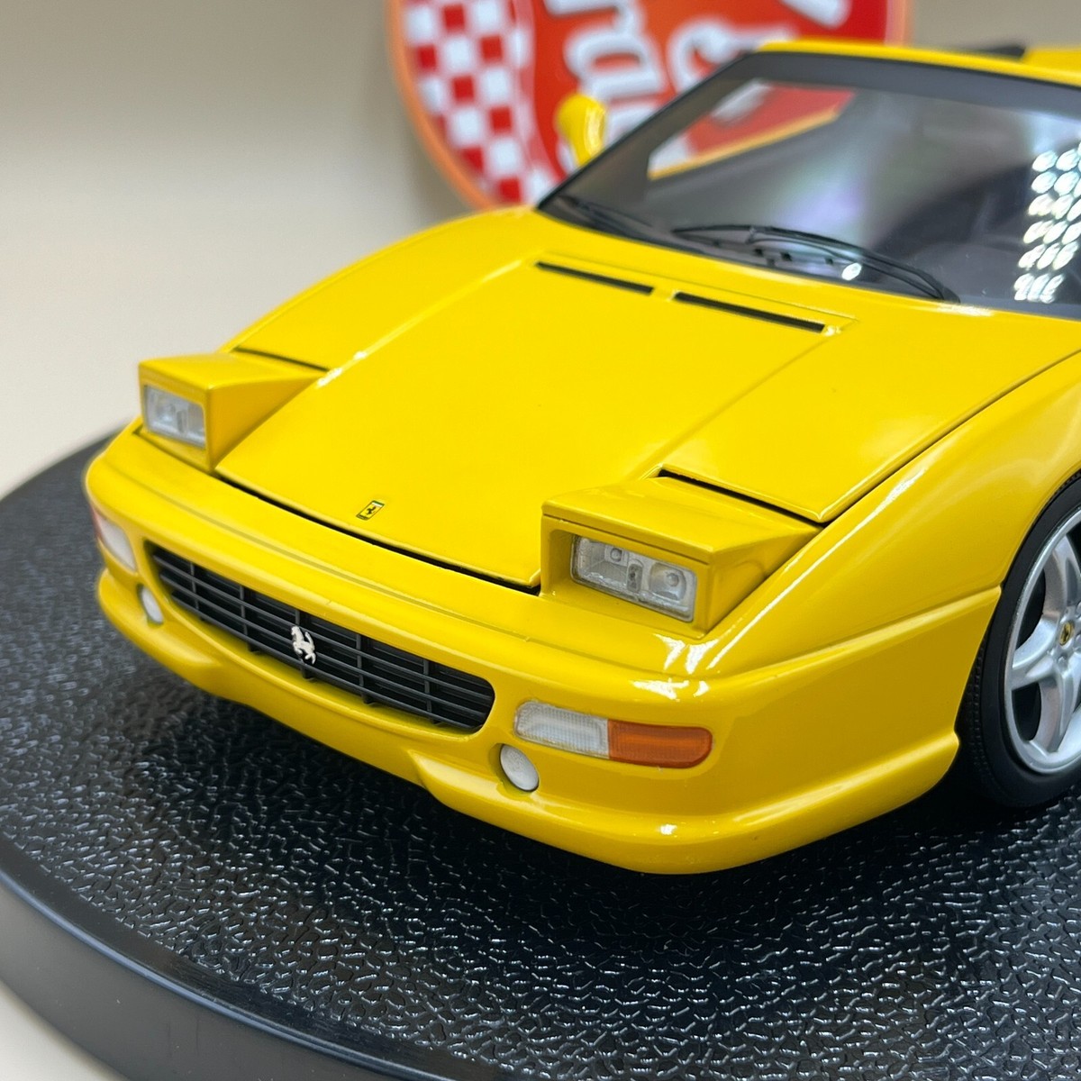 Hot Wheels Elite 1/18 Ferrari F355 spider yellow BLY35 diecast