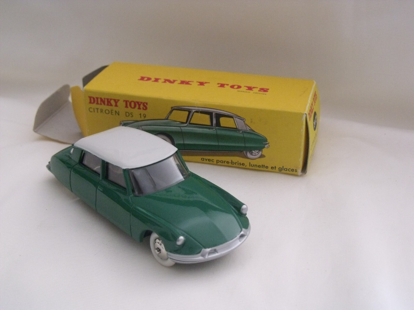 Dinky 24C, Citroen DS19 Saloon - Free Price Guide & Review