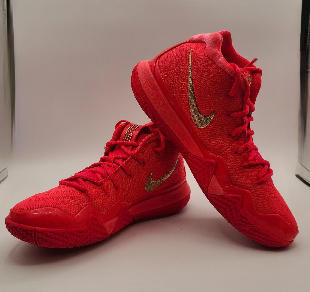 Nike Kyrie 4 NBA SZ 10.5 Red Carpet Red All Star Orbit Metallic