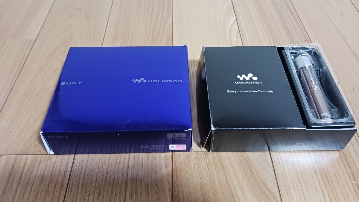 Sony NW-S203F Walkman Portable Audio Player 1GB w/box Operation