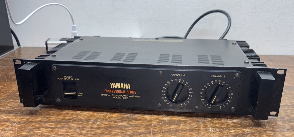 Yamaha P2050 Power Amplifier Professional Series - Works Great