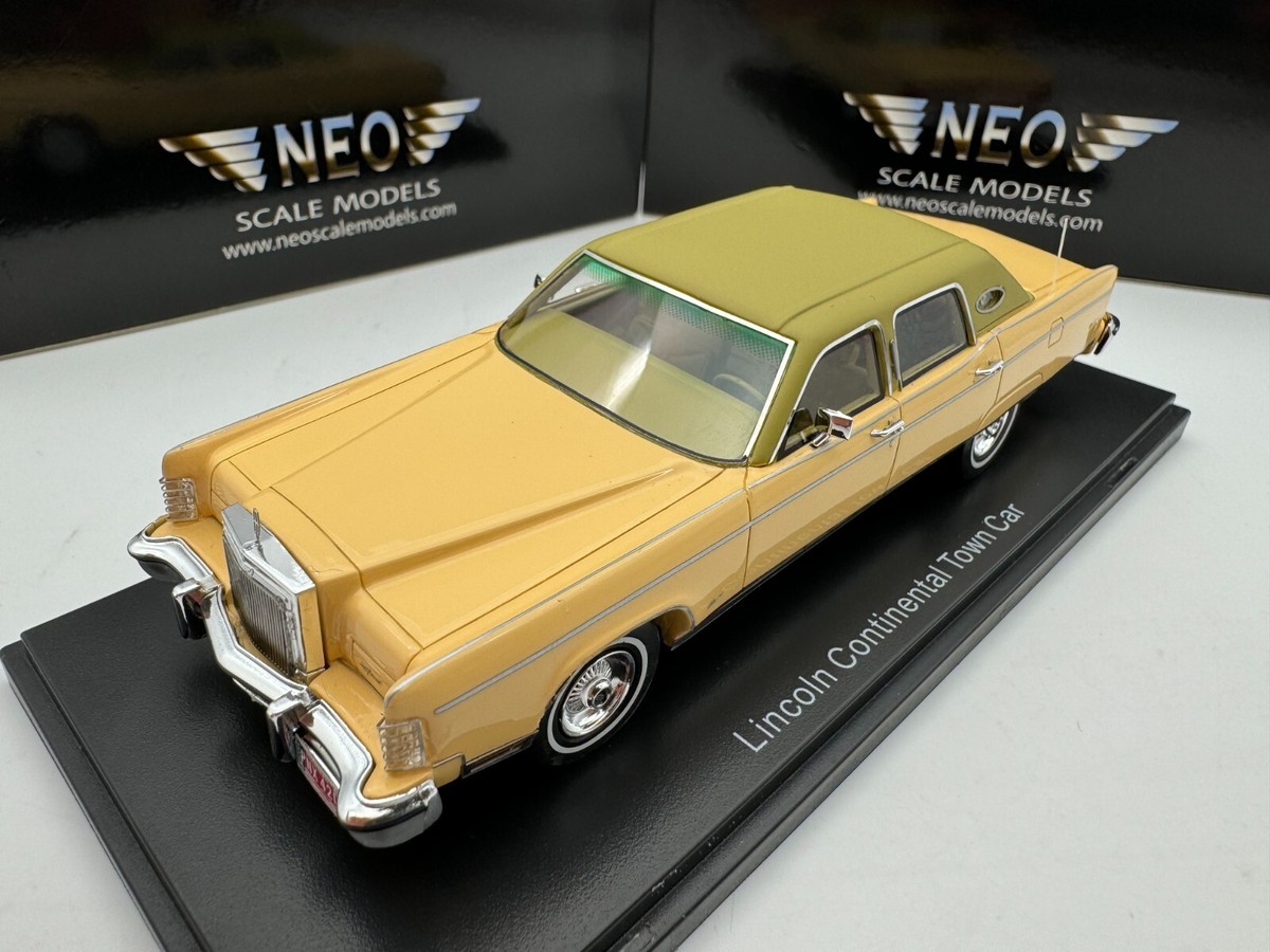 Neo 1/43 Resin car model Lincoln Continental Town Car 1982 Yellow