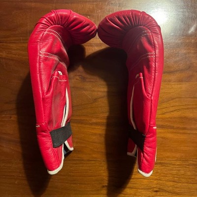 Winning Boxing Punching Gloves Red Rubber band type SB-2000 from
