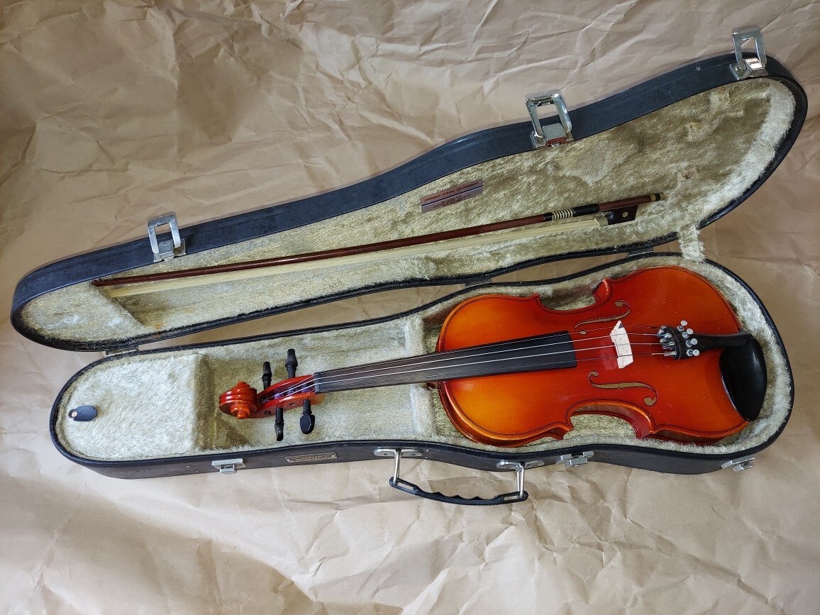 Suzuki 220 (3/4 Size) Violin, Japan, 1989. w/ case & bow, Very