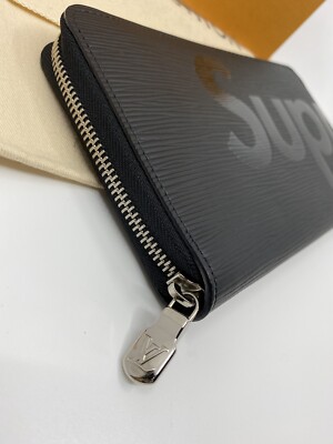 Louis Vuitton X Supreme Zippy Wallet. M67723. Black Epi Leather