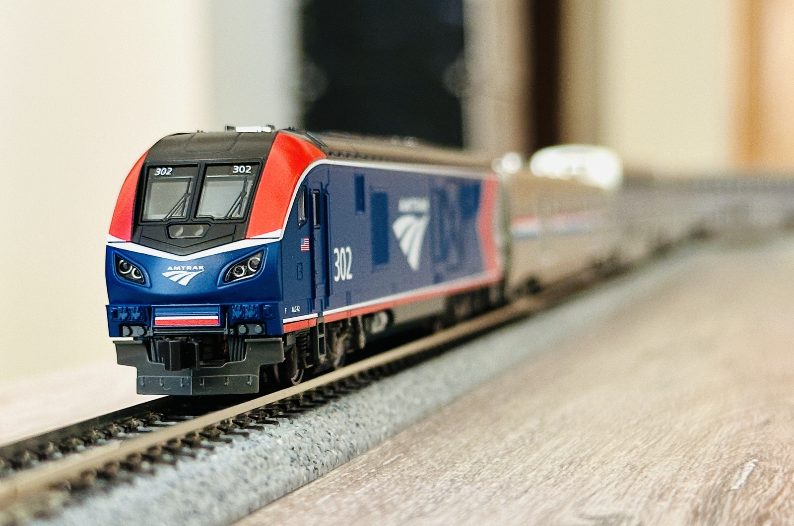 KATO N Gauge Amtrak ALC-42 Charger & Superliner 4-Car Set 10-1788