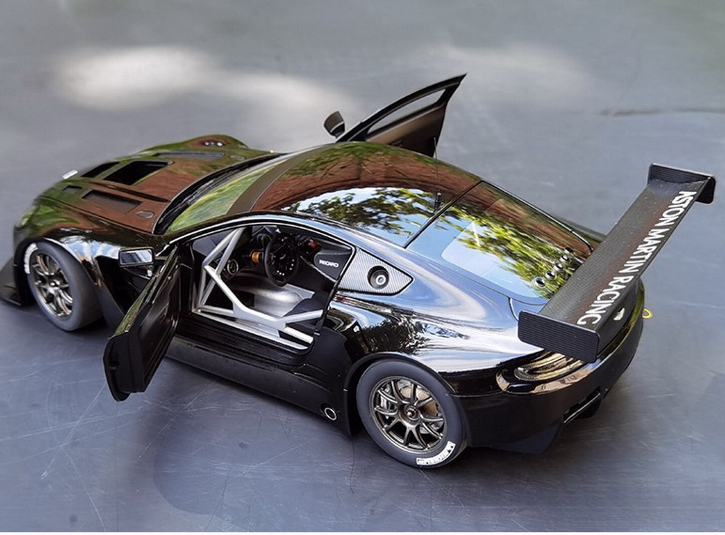 AUTOart 1/18 Scale Aston Martin Vantage V12 GT3 Black Diecast Car