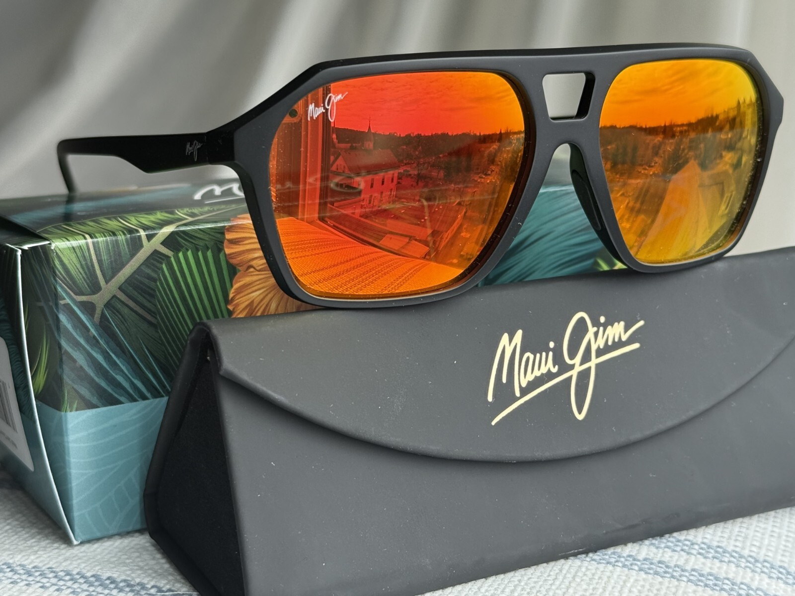 Maui Jim Wedges MJ 880 02A Black Lava Frame + Hawaii Lava