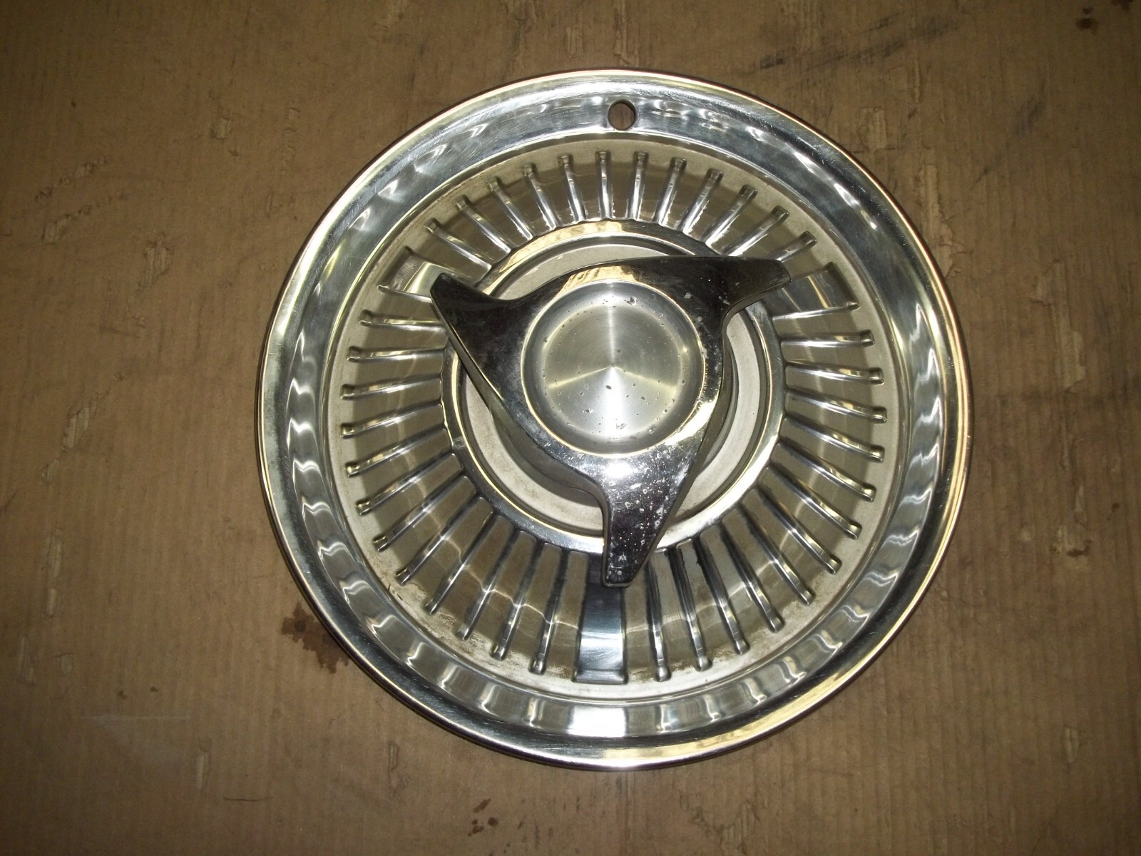 62 63 64 65 66 Pontiac Bonneville Hubcap Rim Wheel Cover Hub Cap