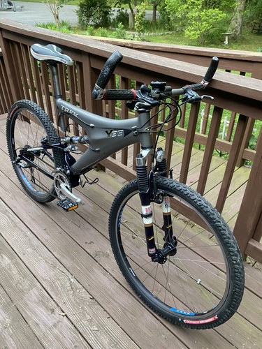 Trek Y33 OCLV Carbon 19”x 23” Large Mountain Bike Shimano Deore