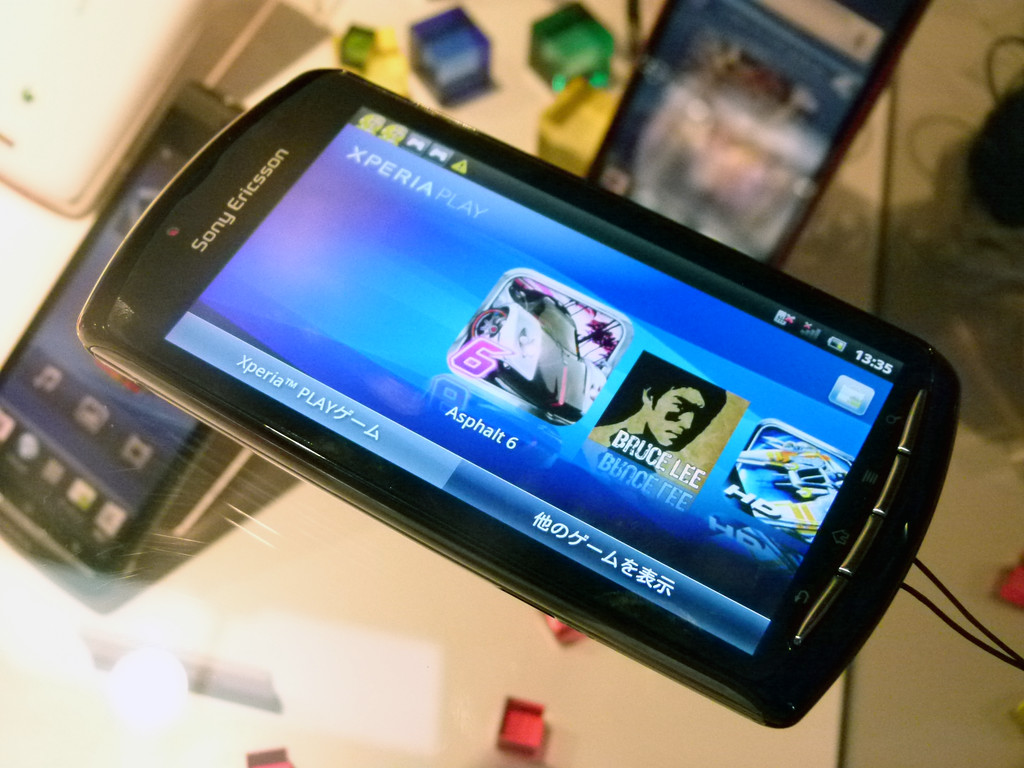電撃発表された「Xperia Play（SO-01D）」超速攻フォトレビュー - GIGAZINE
