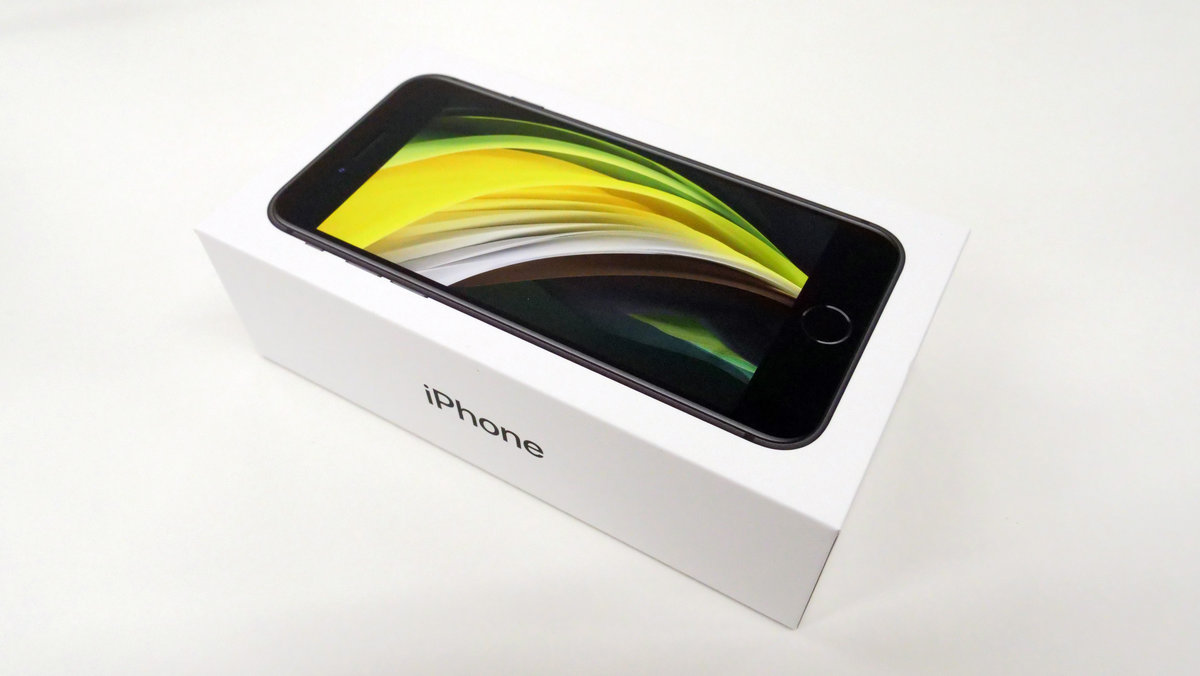 4万円台からゲット可能な第2世代「iPhone SE」開封＆速攻フォト