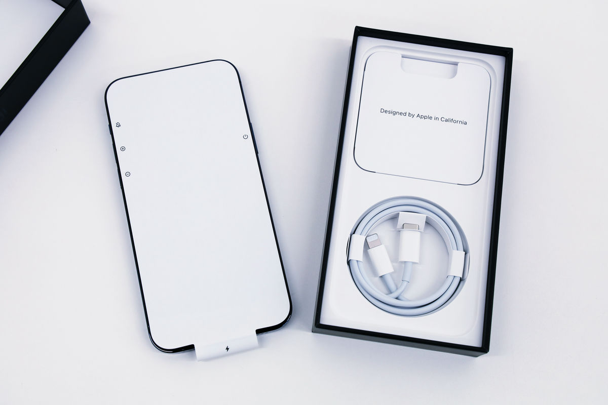 iPhone 12 Pro」速攻フォトレビュー、トリプルカメラ＆ステンレス