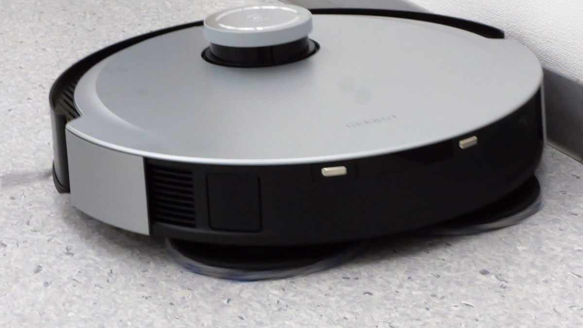 障害物を華麗に回避して掃除と水拭きを両方こなす高性能ロボット掃除機