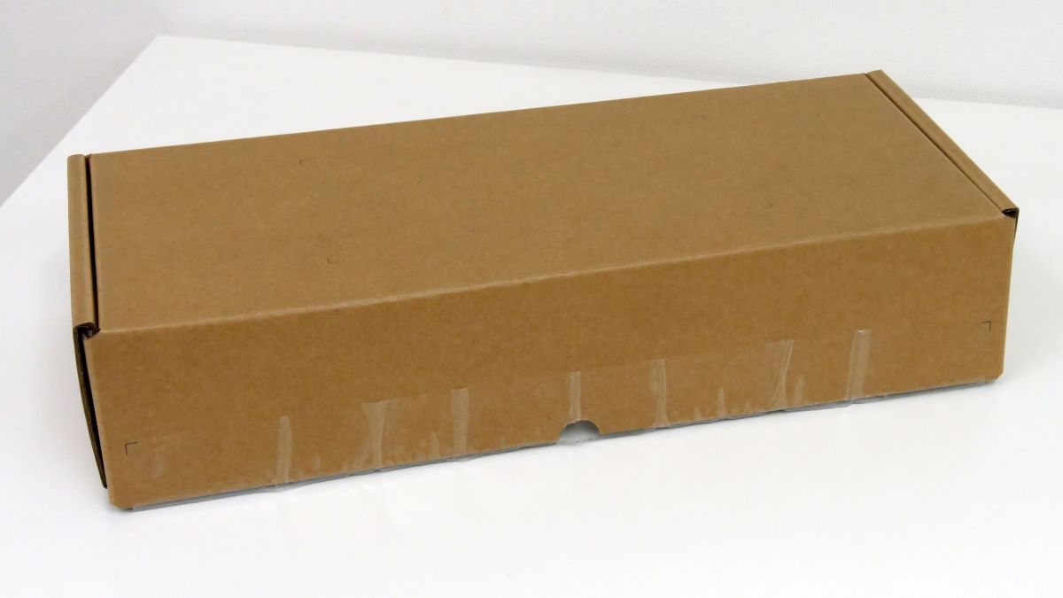 有機ELディスプレイを搭載して40gの軽量化も果たした携帯型ゲーミング