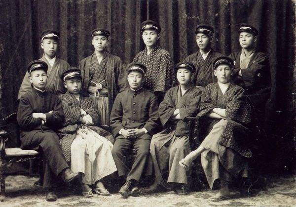 画像 : 着物×シャツ×袴！明治・大正時代の書生姿に悶える - NAVER まとめ