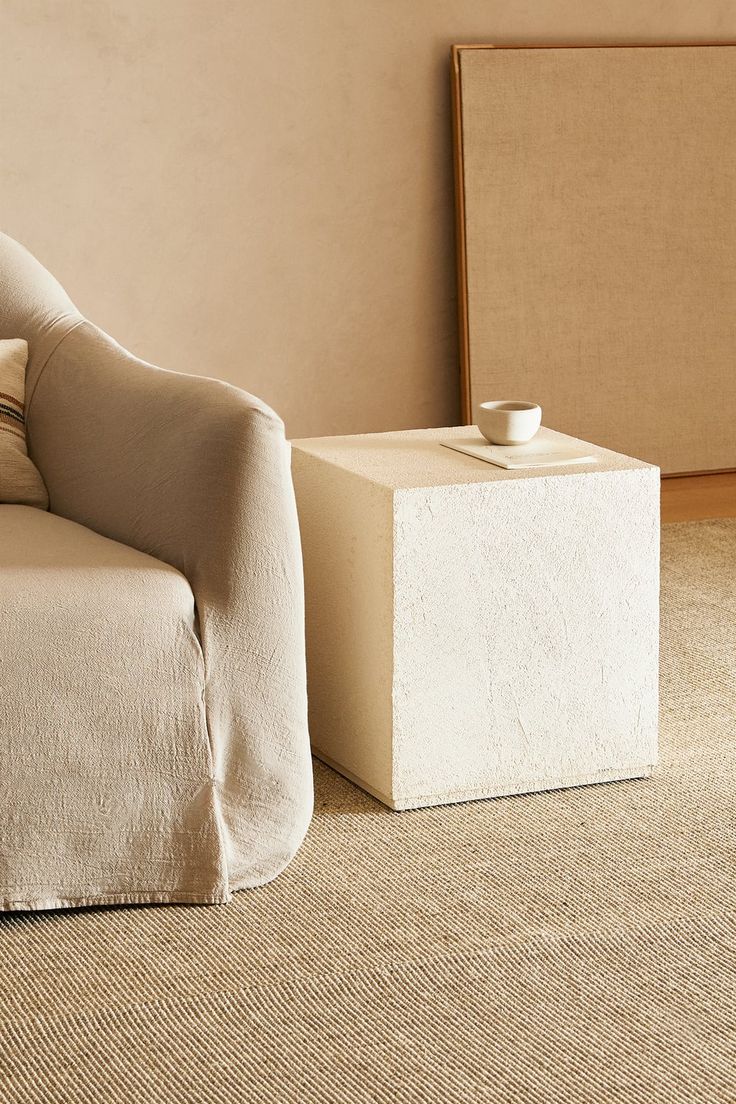 ZARA HOME セメントフィニッシュテーブル