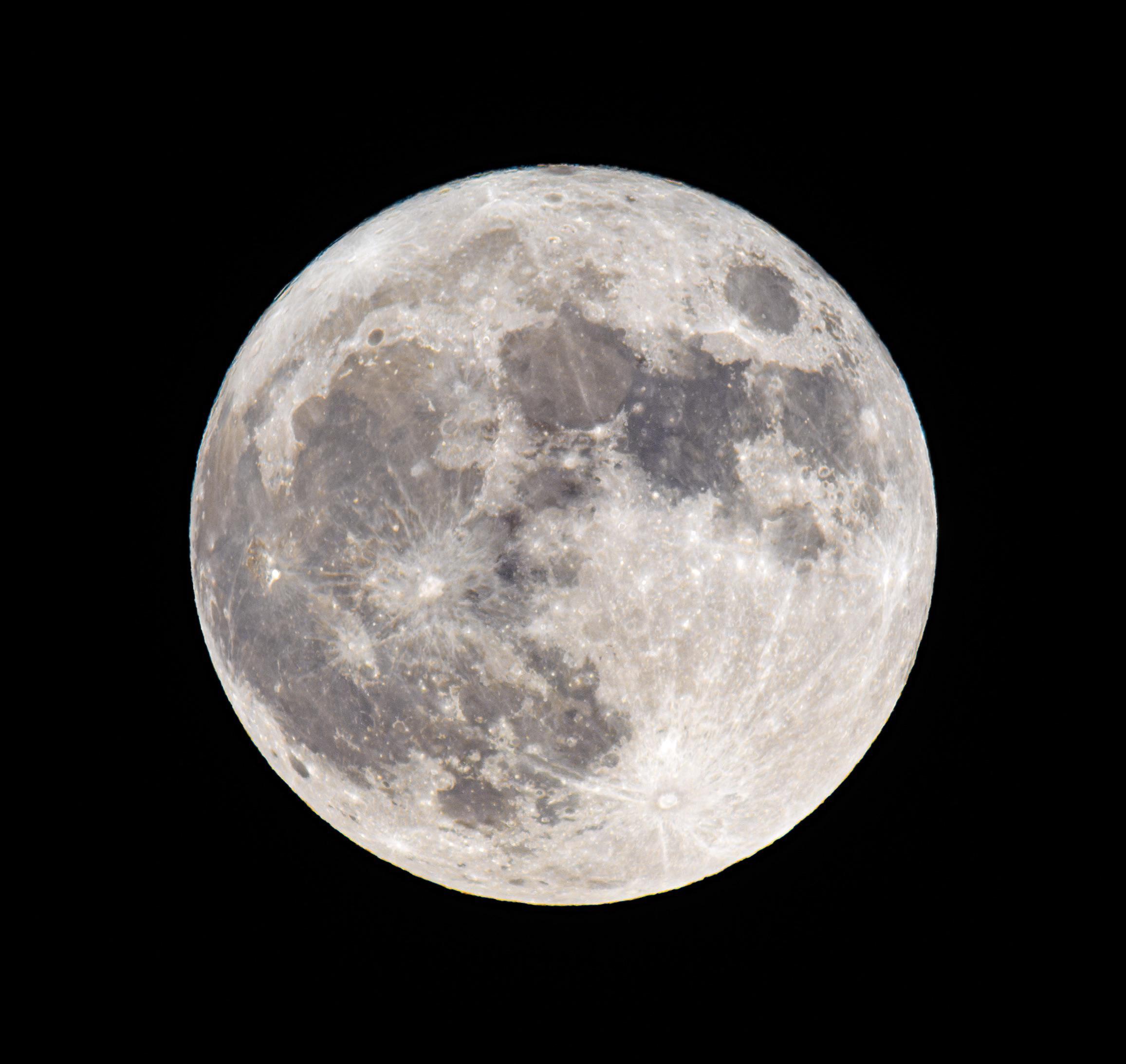 Super blue moon (XH2S + 150-600mm) : r/fujifilm