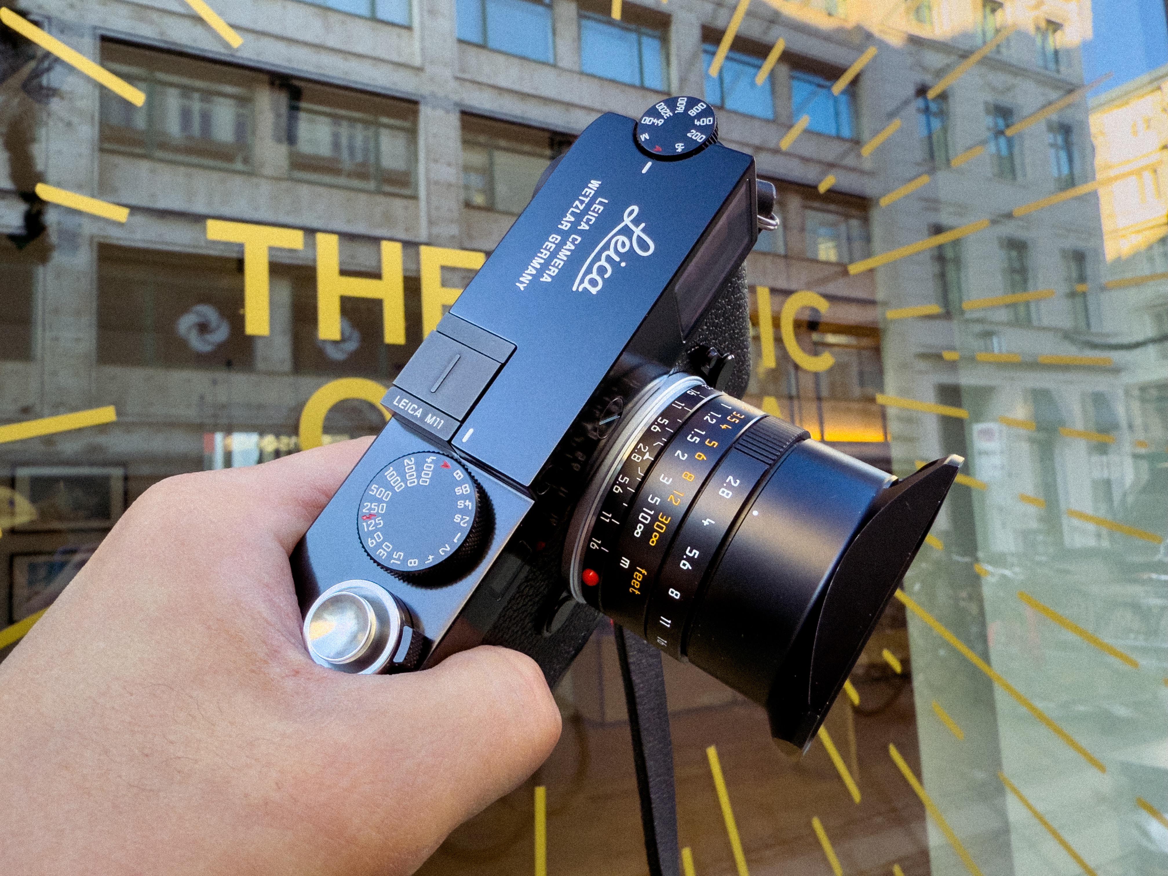 新しいライカM11ブラックペイントを手に入れたよ。 : r/Leica