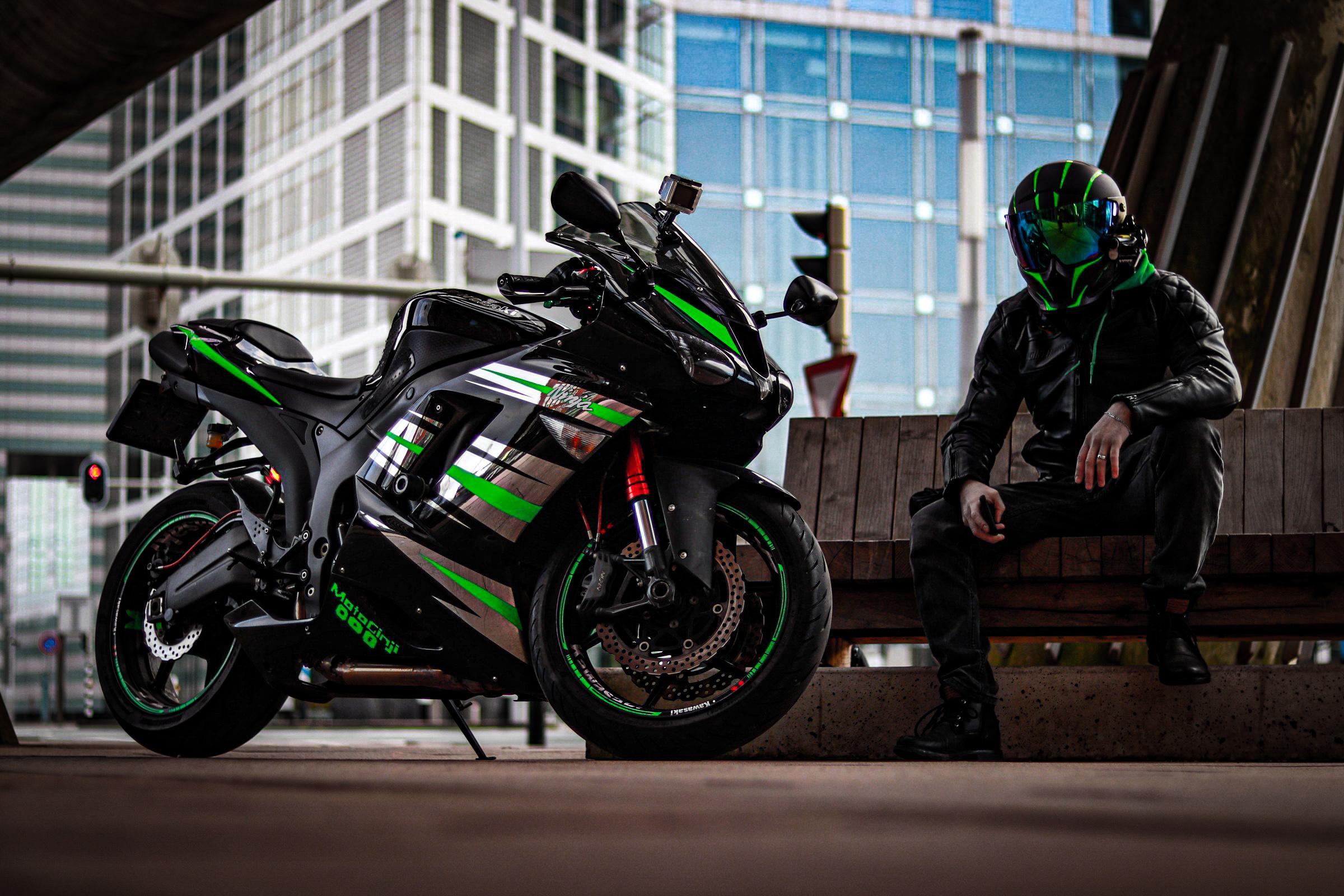 My customized 2008 Kawasaki ZX6R Special Edition. 2400x1600 : r