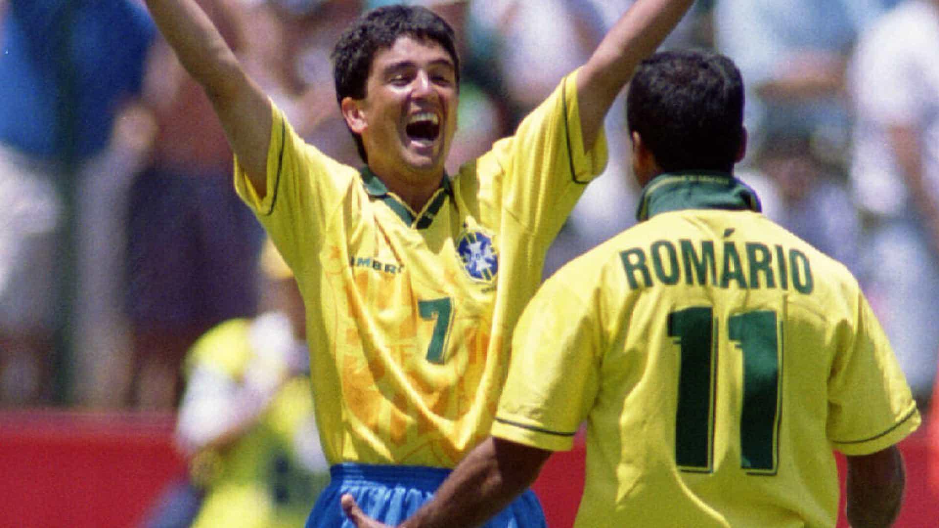 1994年のFIFAワールドカップで、ブラジルのロマーリオとベベットが祝っ