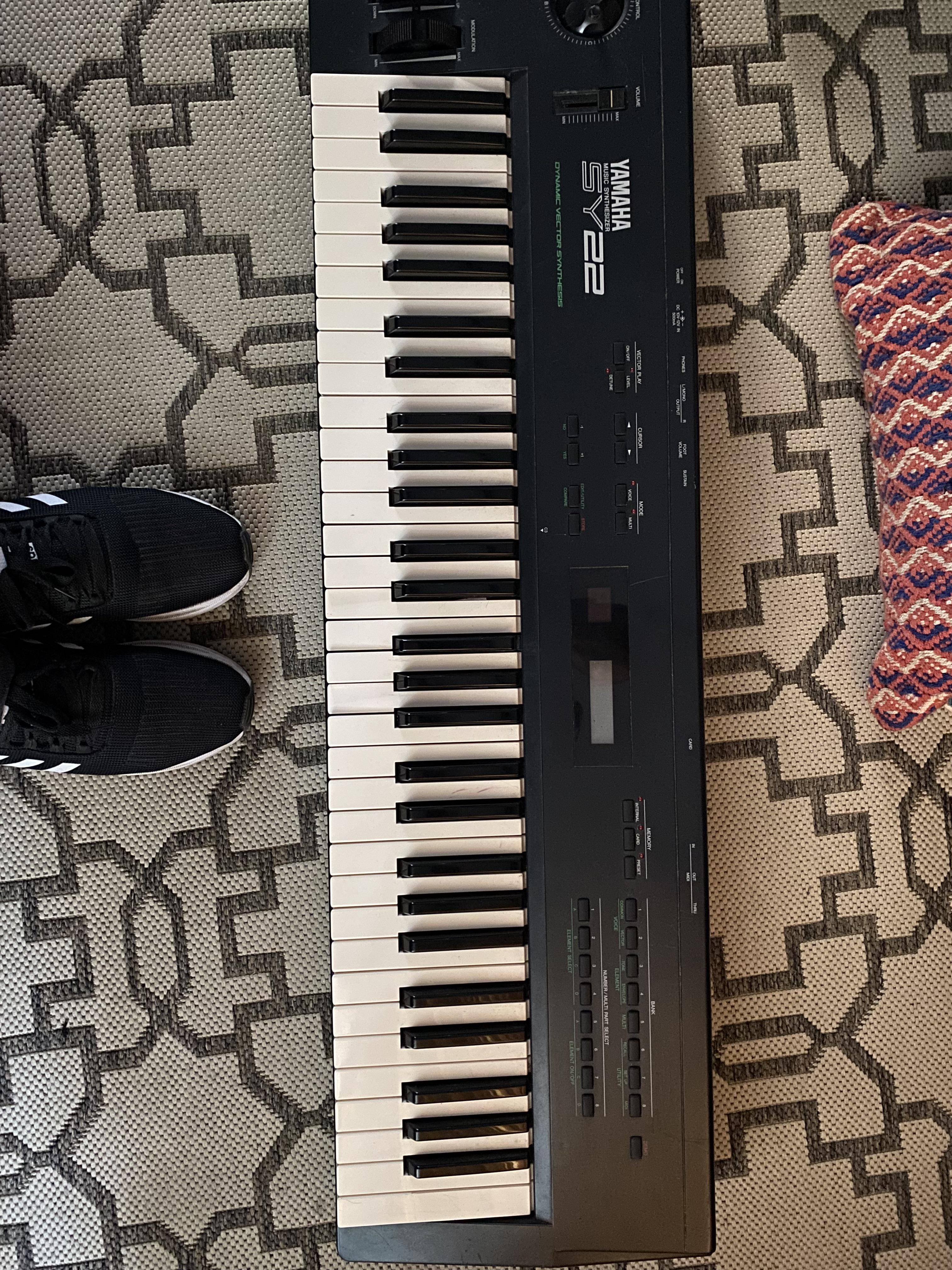 Yamaha SY22を電子音楽スタジオ用に手に入れたんだ。これについて何か