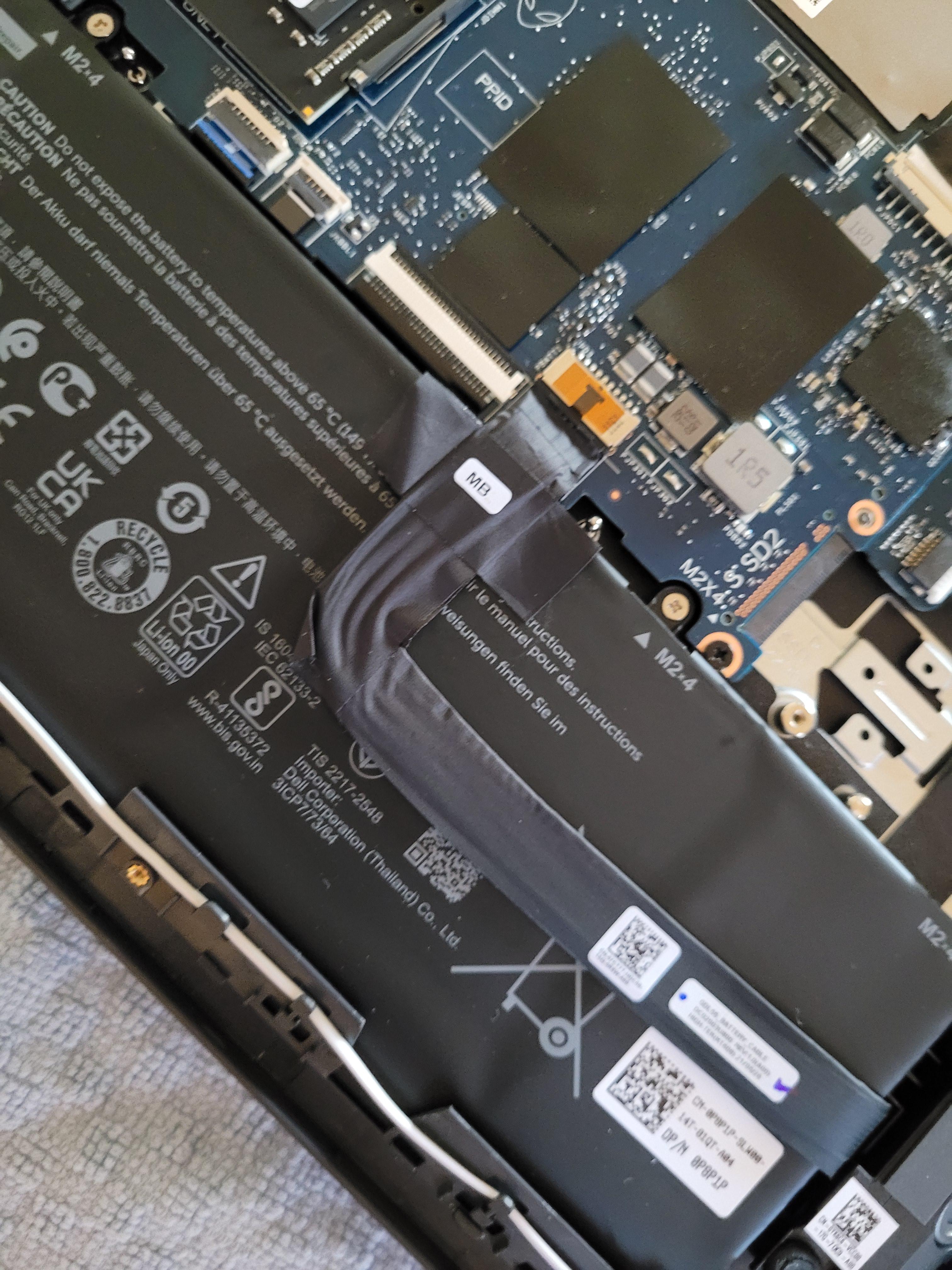 Dell G15 5511のバッテリーを外すにはどうすればいい？優しくやろう