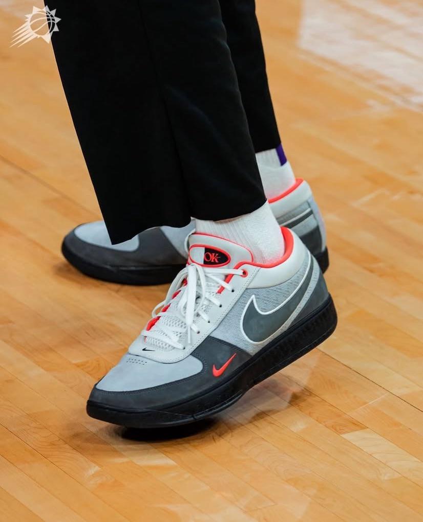 ナイキ ブック 1 ソーラーレッド PE : r/BBallShoes