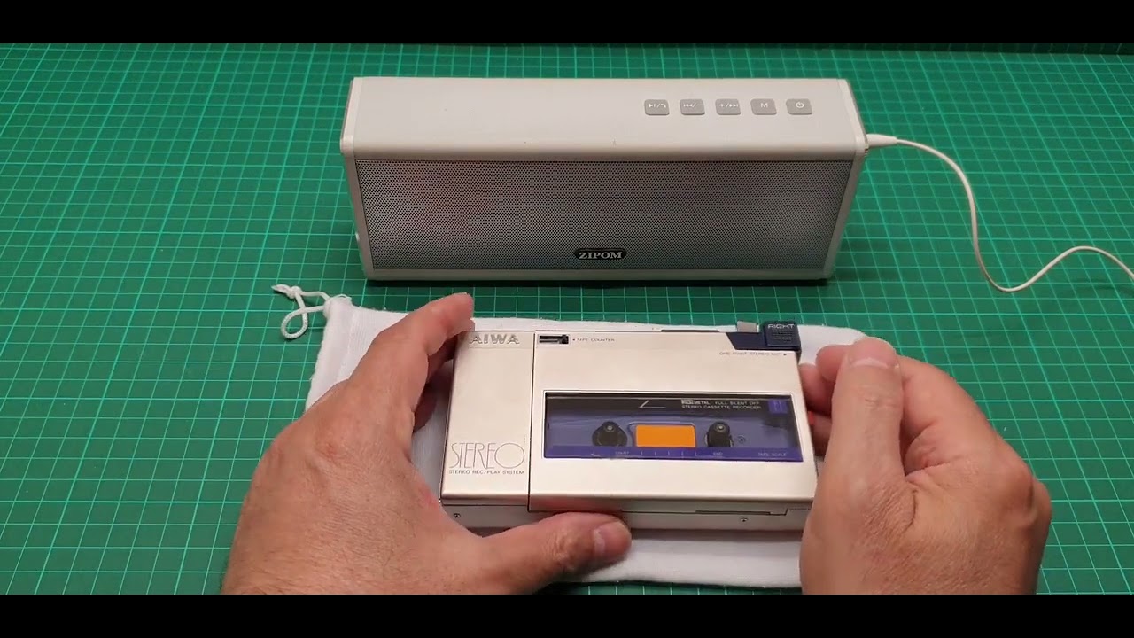 AIWA HS-F1 ステレオカセットレコーダー Aiwa HS-F1 CassetteBoy
