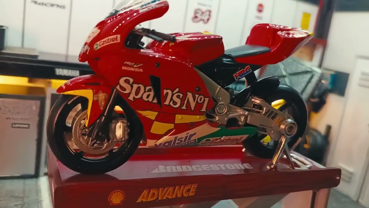 2006年 Moto GP RC211V クリスタル彫刻 The Story of 800 Wins