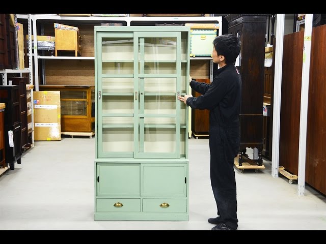 かわいいレトロペイント家具 「くすんだグリーンの食器棚