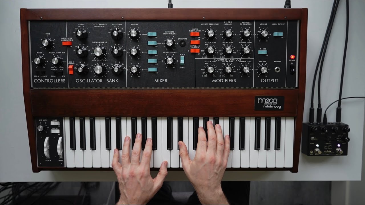 Moog Minimoog Model D | The archetype for a reason - YouTube