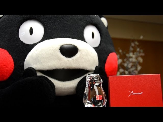 クリスタルガラスの高級くまモン バカラが置物を発売 - YouTube