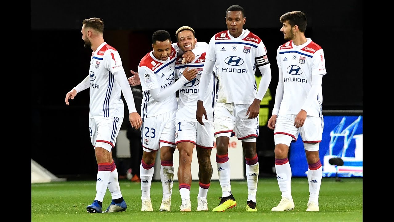 Memphis Depay scores a stunning free-kick! (Guingamp v Lyon) - YouTube