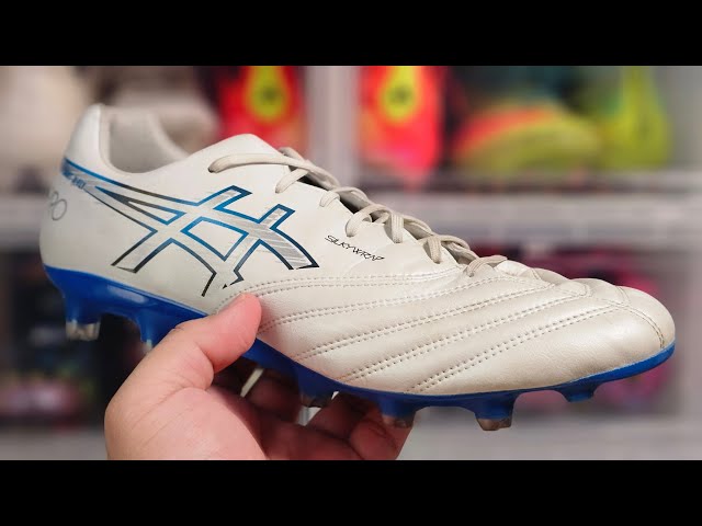 Asics DS Light X-Fly Pro 3 Review + Freekicks - YouTube