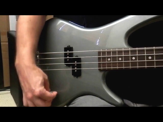 Ibanez Soundgear Gio Bass guitar demo - YouTube