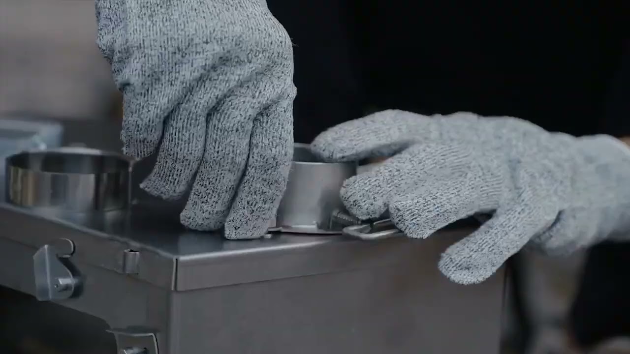 COOK'N'ESCAPE チタン折りたたみ軽量薪ストーブ - YouTube